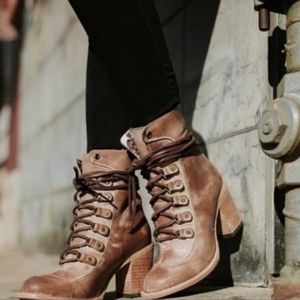 FreeBird BORROW Beige Ankle Booties size 7
